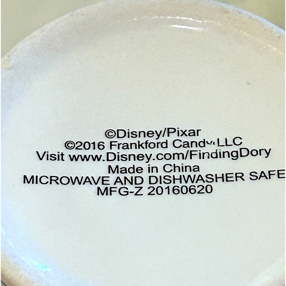 Disney Pixar Finding Dory Mug Cup Coffee Tea 4” Tall 2016 - Picture 5 of 5